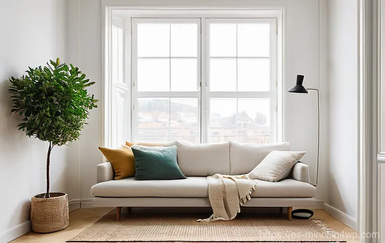 미니멀 인테리어를 위한 공간 절약 팁 - **Prompt:** A cozy, minimalist living room in a small city apartment, bathed in soft, natural light ...